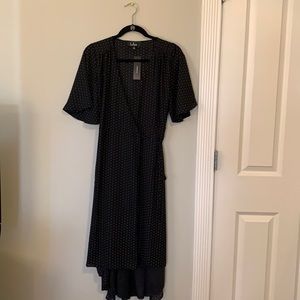 Never been worn Lulus midi wrap dress